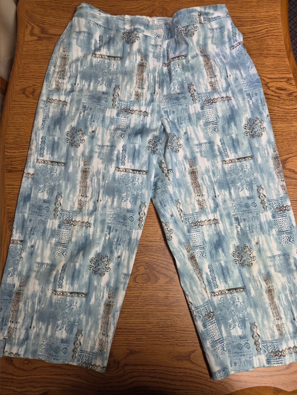 Christopher & Banks Light Blue Patterned Capris Stretch Size 14